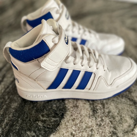 Addias - Picture 3 of 7